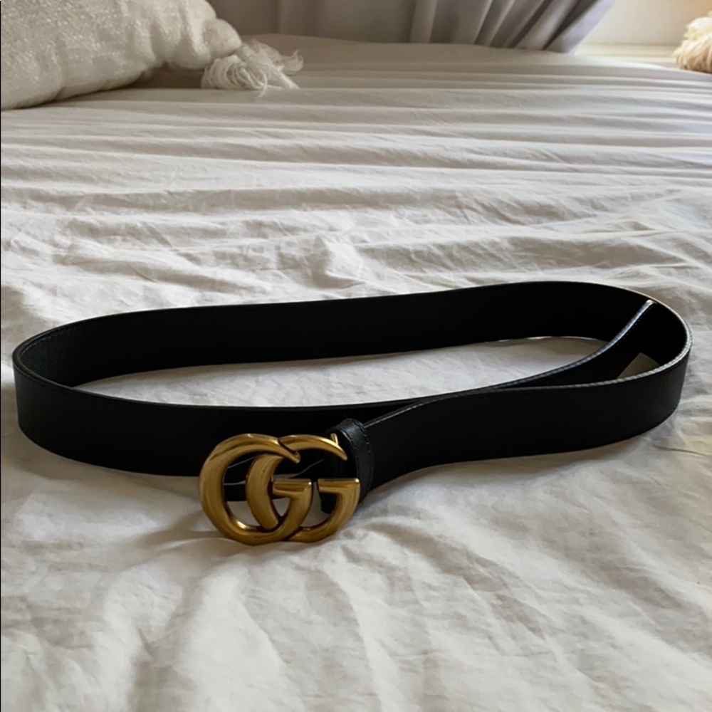Black Gucci belt